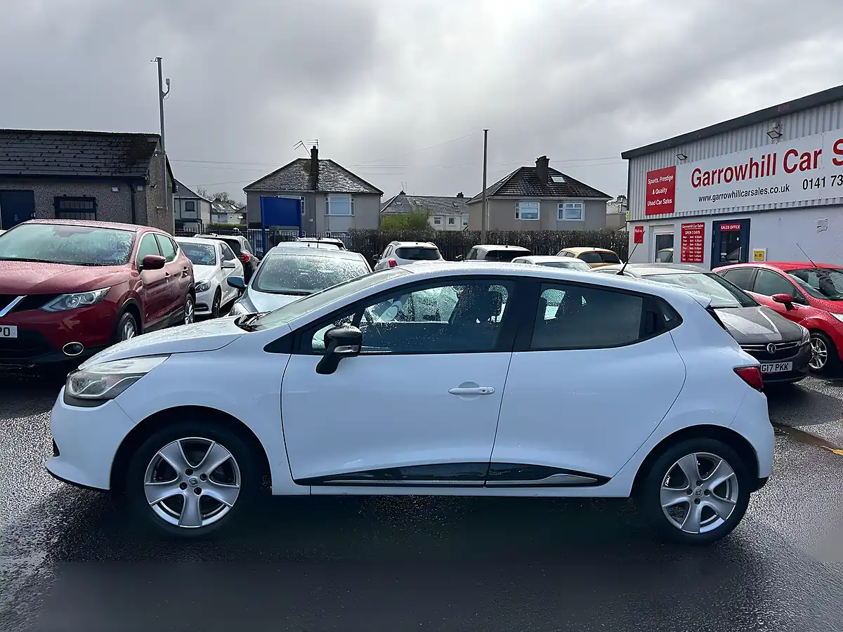Used 2015 Renault Clio Dynamique Nav White - Interior and Exterior details 7