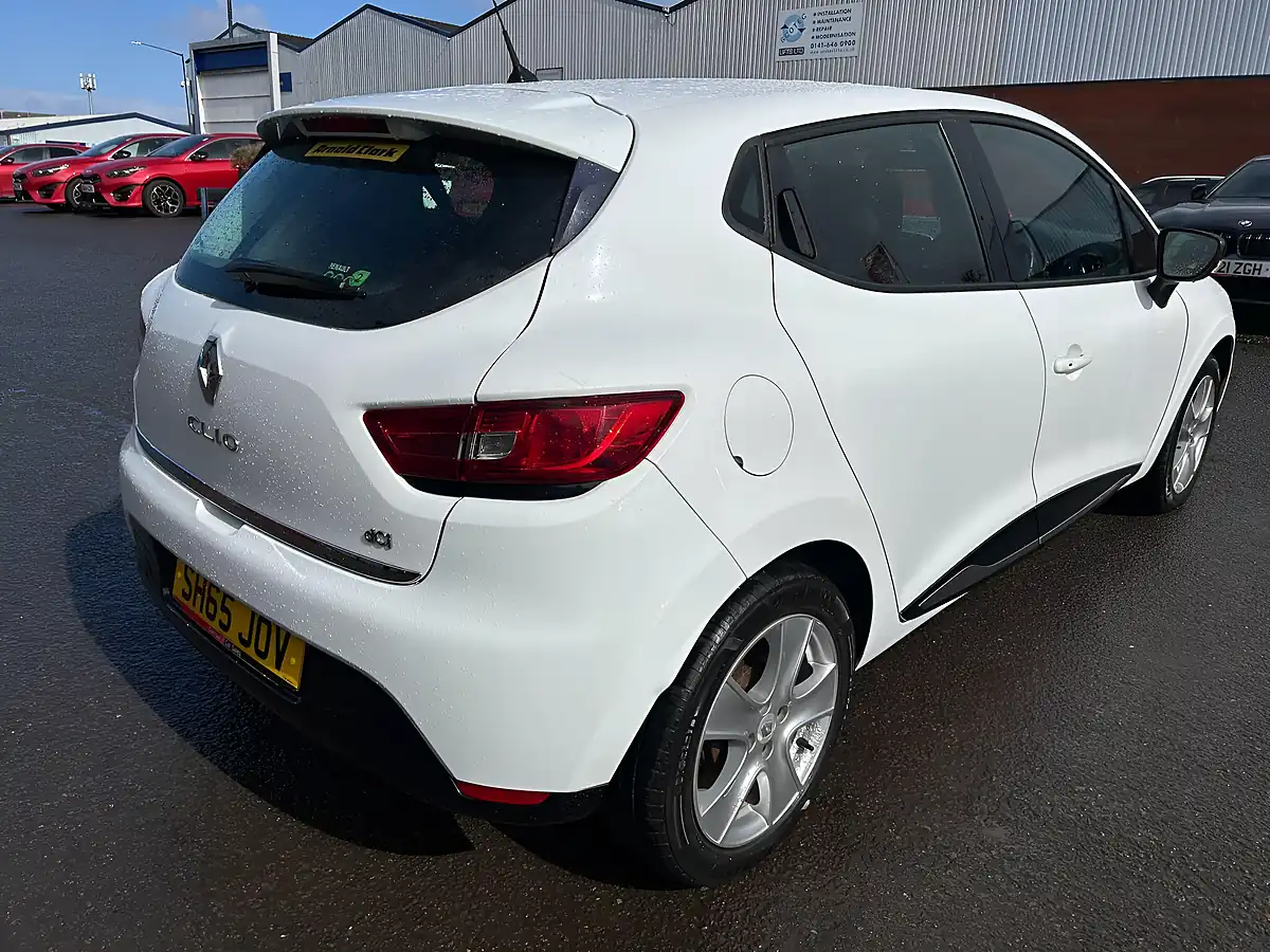 Used 2015 Renault Clio Dynamique Nav White - Interior and Exterior details 8