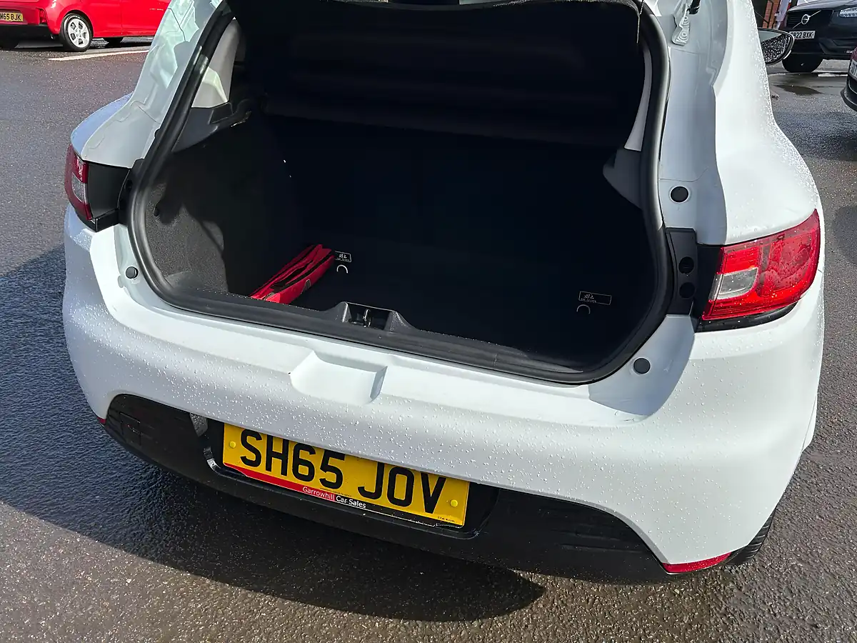 Used 2015 Renault Clio Dynamique Nav White - Interior and Exterior details 9