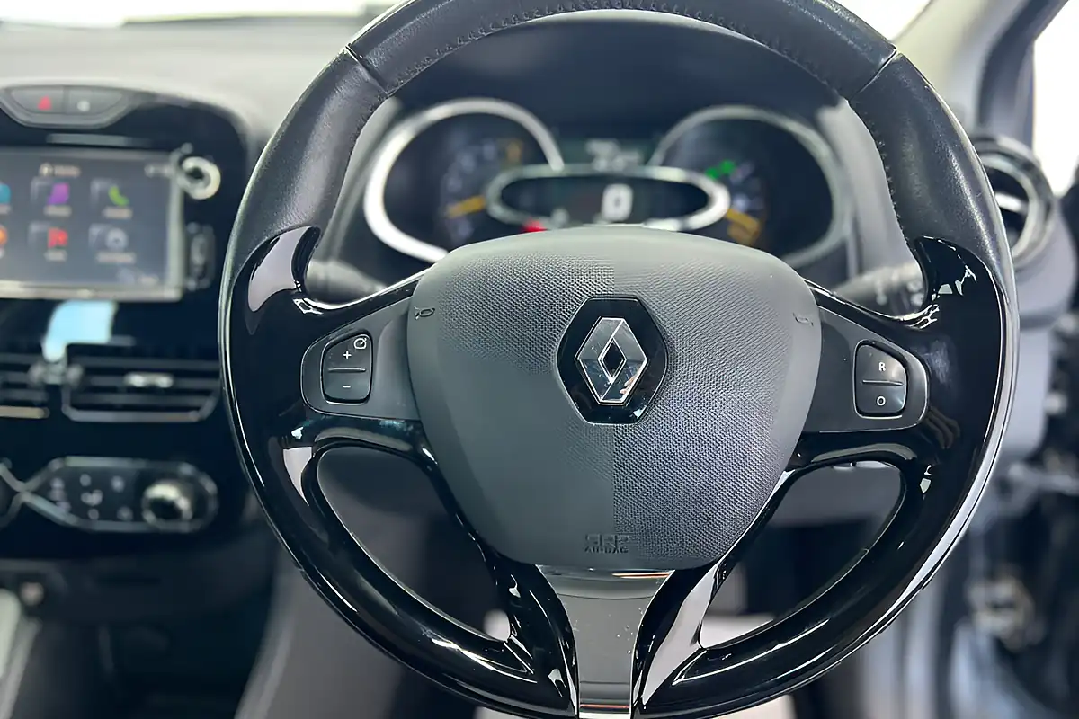 Used 2015 Renault Clio Dynamique S Black - Interior and Exterior details 15