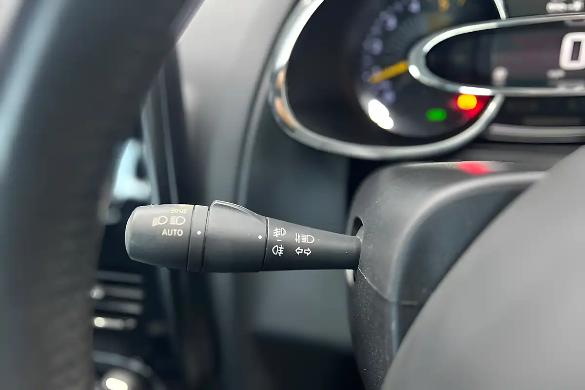 Used 2015 Renault Clio Dynamique S Black - Interior and Exterior details 17