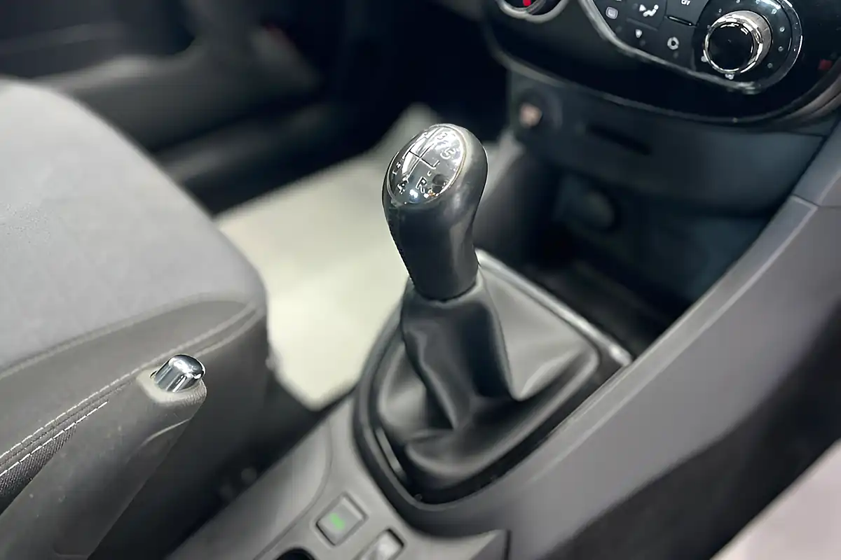 Used 2015 Renault Clio Dynamique S Black - Interior and Exterior details 18