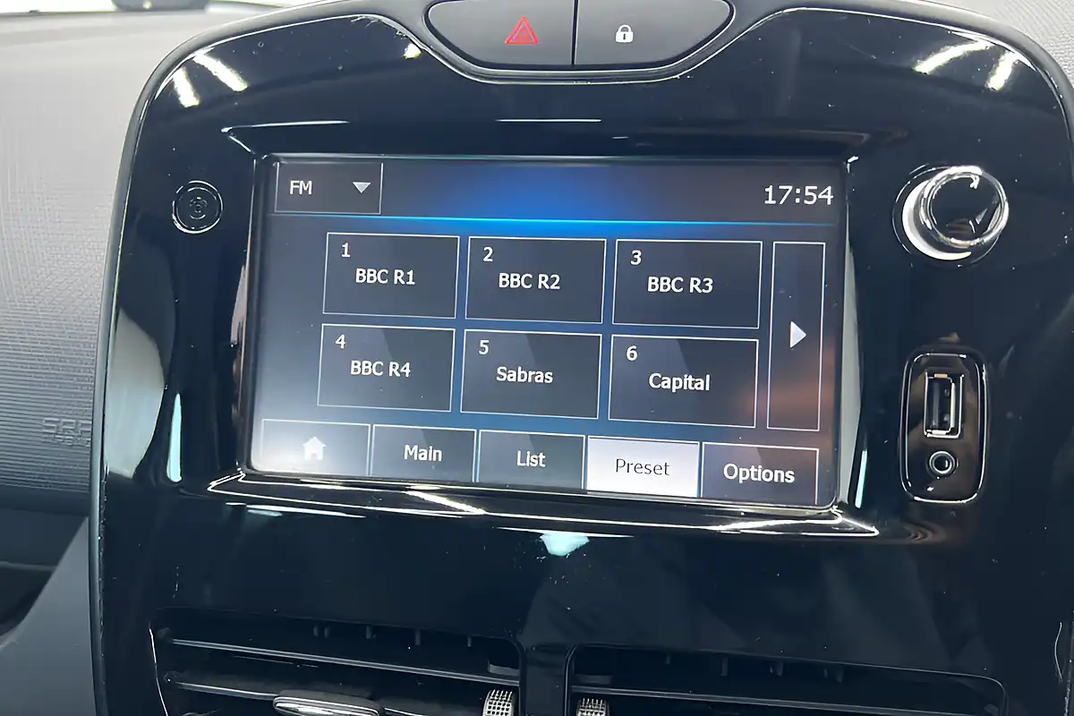 Used 2015 Renault Clio Dynamique S Black - Interior and Exterior details 19
