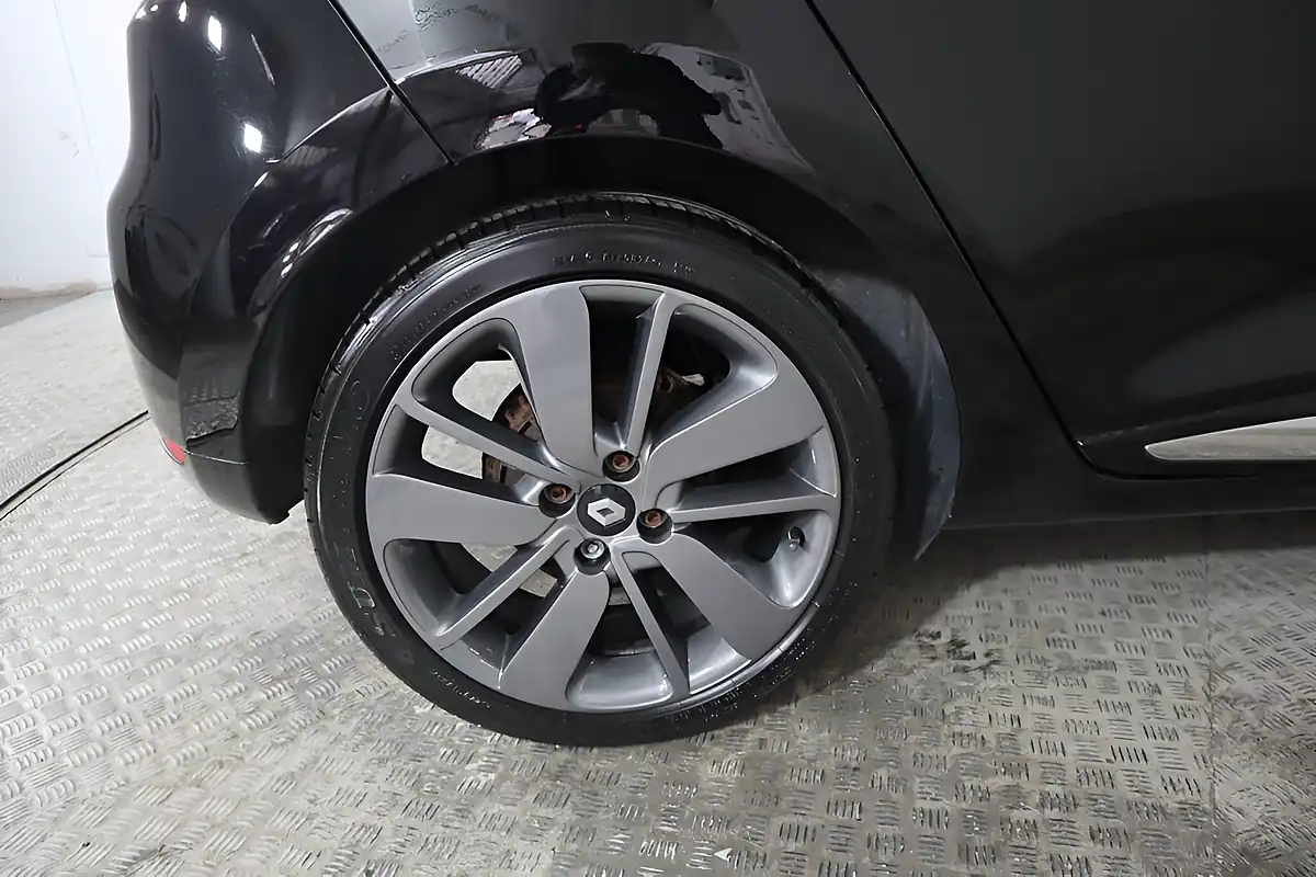 Used 2015 Renault Clio Dynamique S Medianav Black - Interior and Exterior details 11