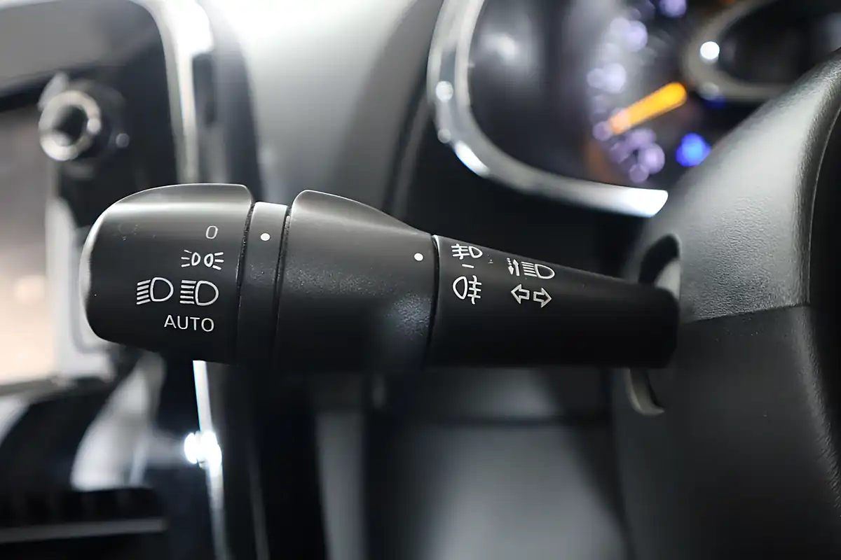 Used 2015 Renault Clio Dynamique S Medianav Black - Interior and Exterior details 18