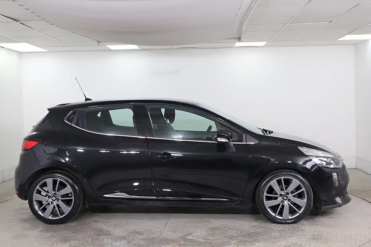 Used 2015 Renault Clio Dynamique S Medianav Black - Interior and Exterior details 7