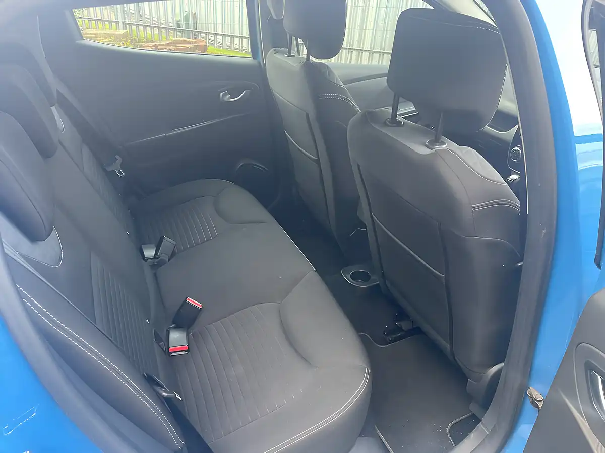Used 2015 Renault Clio Dynamique S Medianav Blue - Interior and Exterior details 10