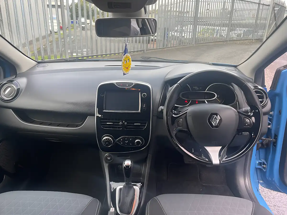 Used 2015 Renault Clio Dynamique S Medianav Blue - Interior and Exterior details 11