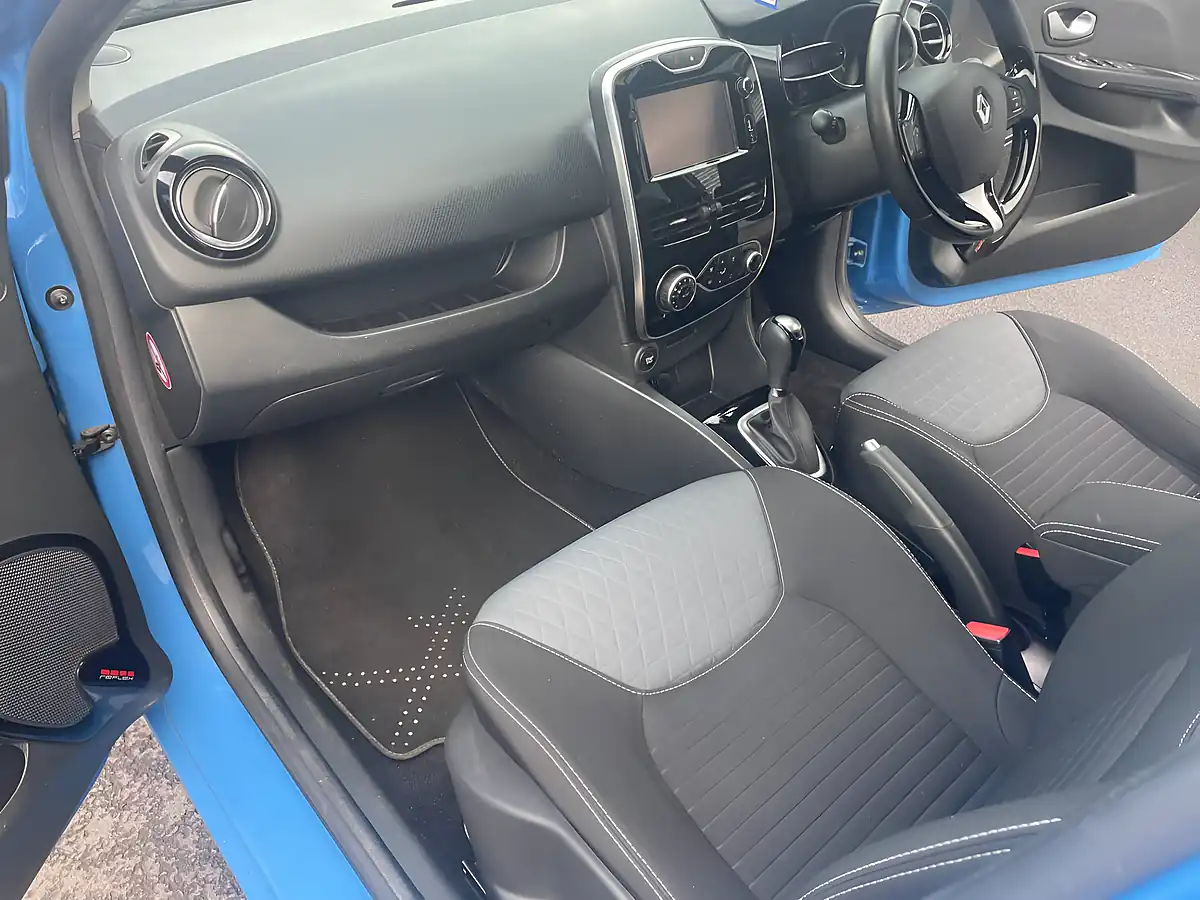 Used 2015 Renault Clio Dynamique S Medianav Blue - Interior and Exterior details 14