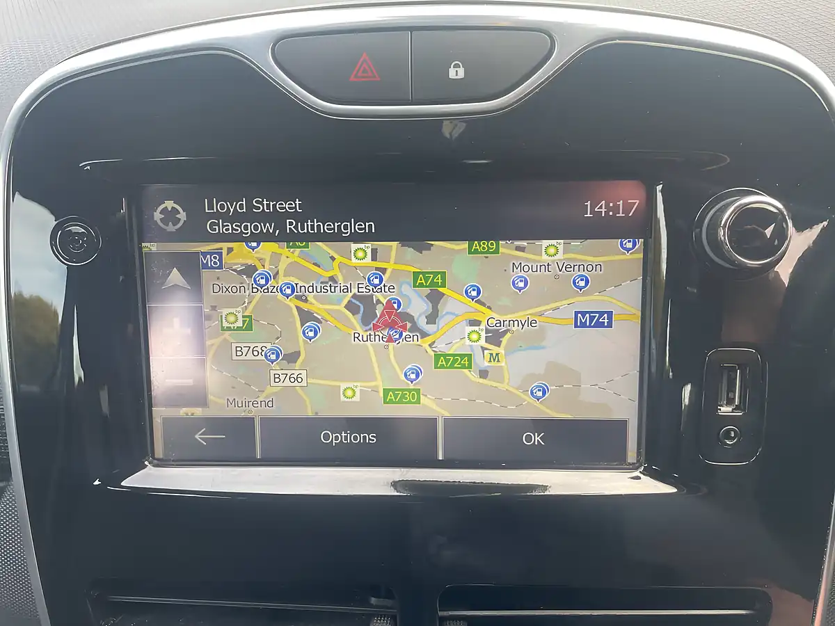 Used 2015 Renault Clio Dynamique S Medianav Blue - Interior and Exterior details 15