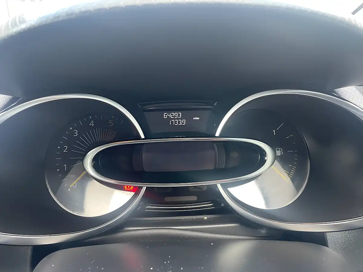 Used 2015 Renault Clio Dynamique S Medianav Blue - Interior and Exterior details 16