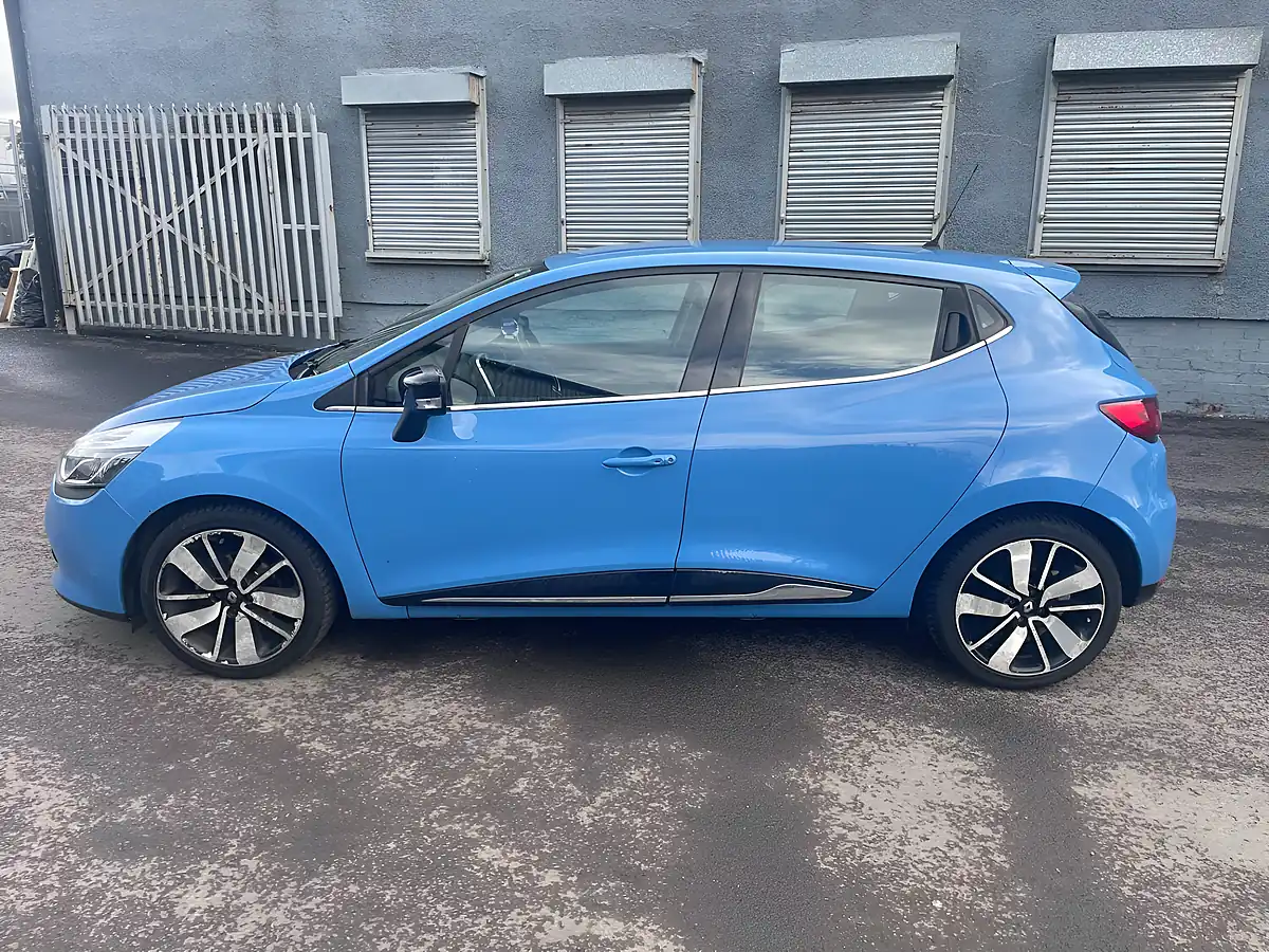Used 2015 Renault Clio Dynamique S Medianav Blue - Interior and Exterior details 5