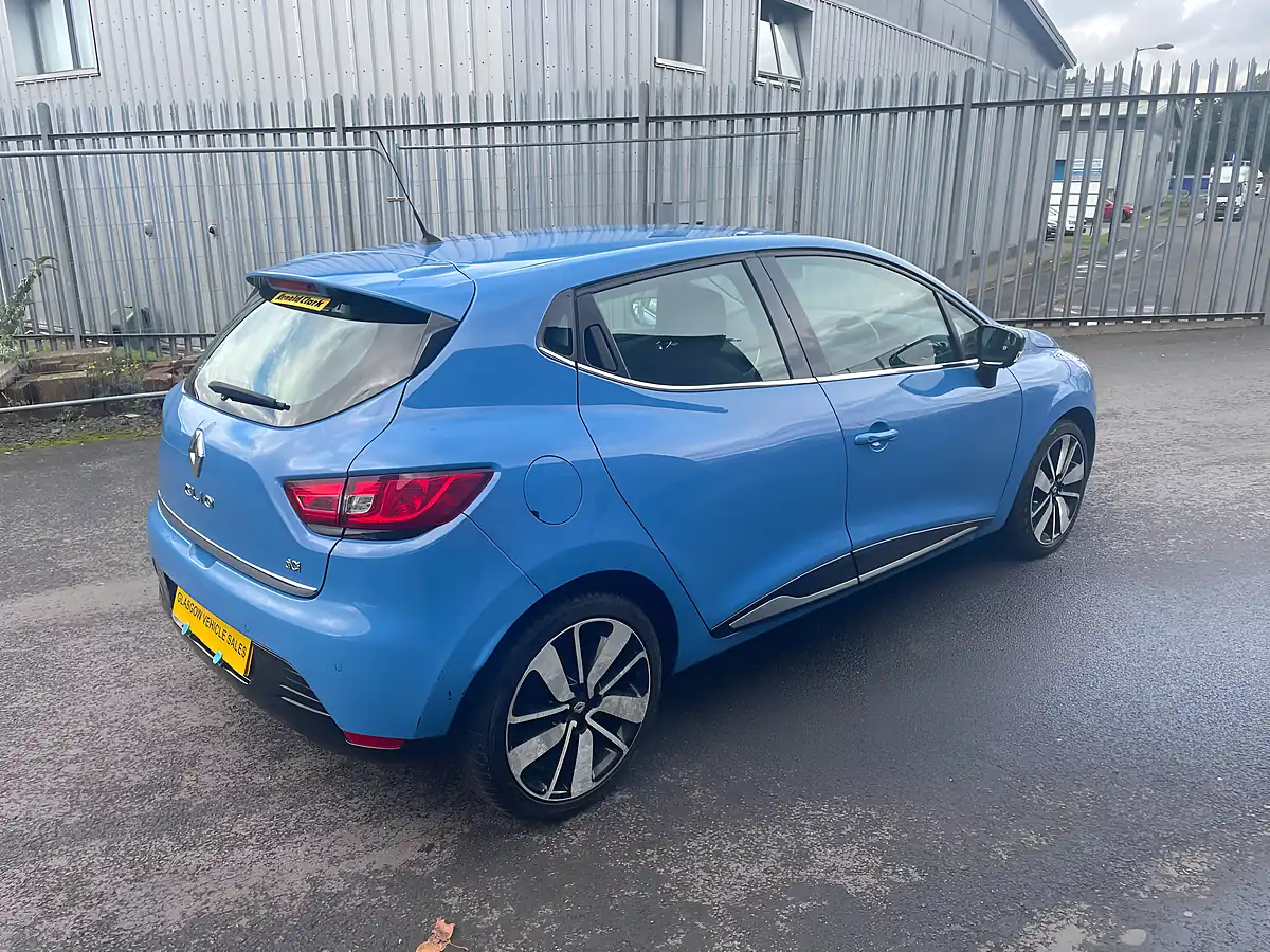 Used 2015 Renault Clio Dynamique S Medianav Blue - Interior and Exterior details 6