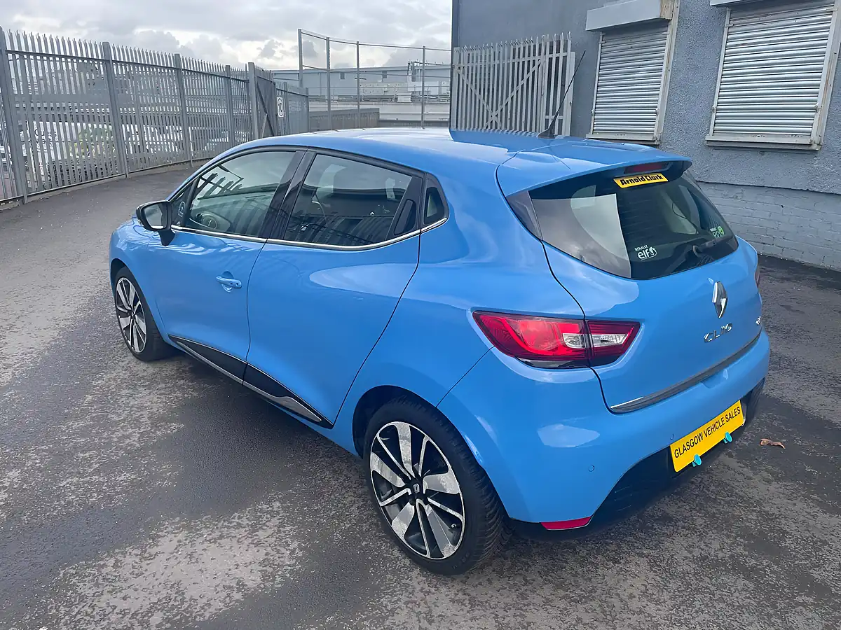 Used 2015 Renault Clio Dynamique S Medianav Blue - Interior and Exterior details 8