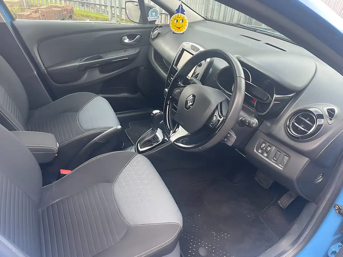 Used 2015 Renault Clio Dynamique S Medianav Blue - Interior and Exterior details 9