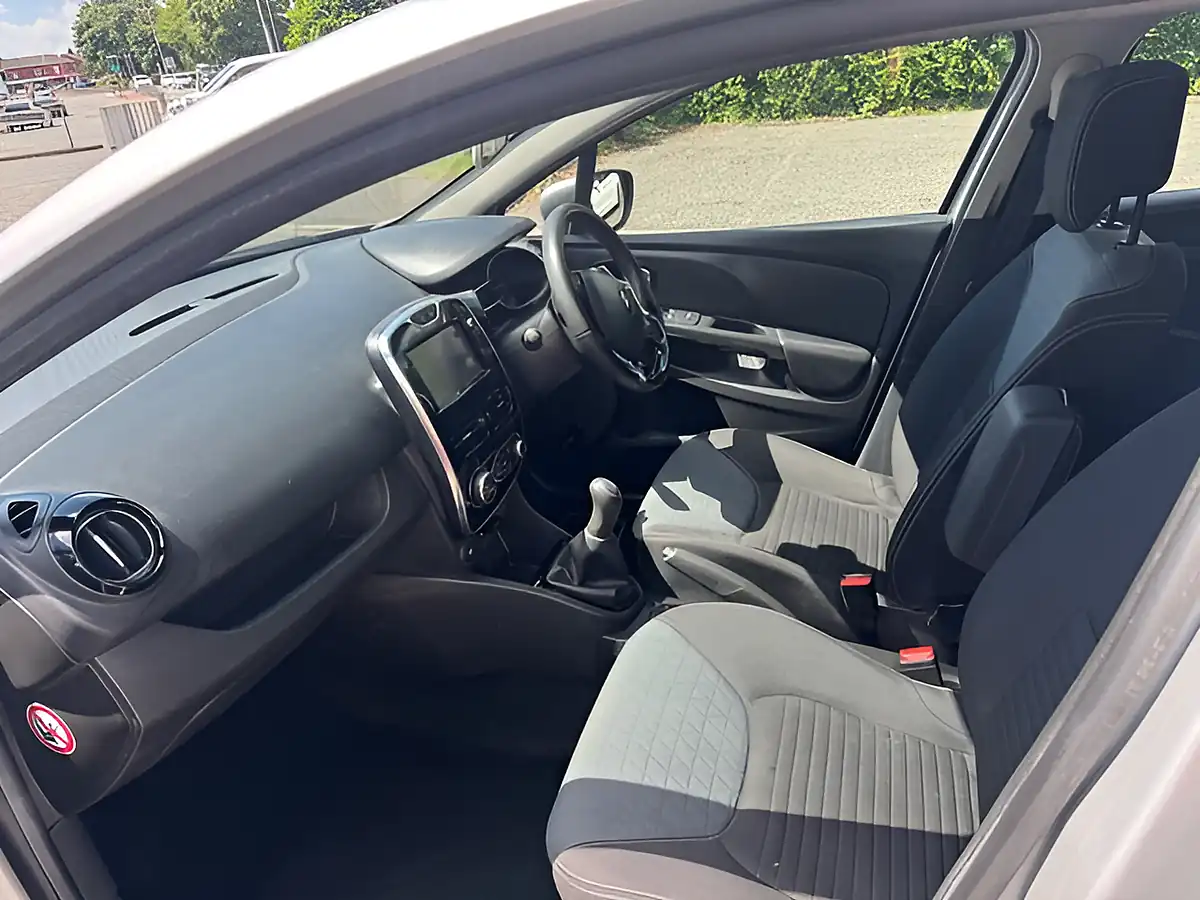 Used 2015 Renault Clio Dynamique S Medianav GT Line Pack Silver - Interior and Exterior details 11