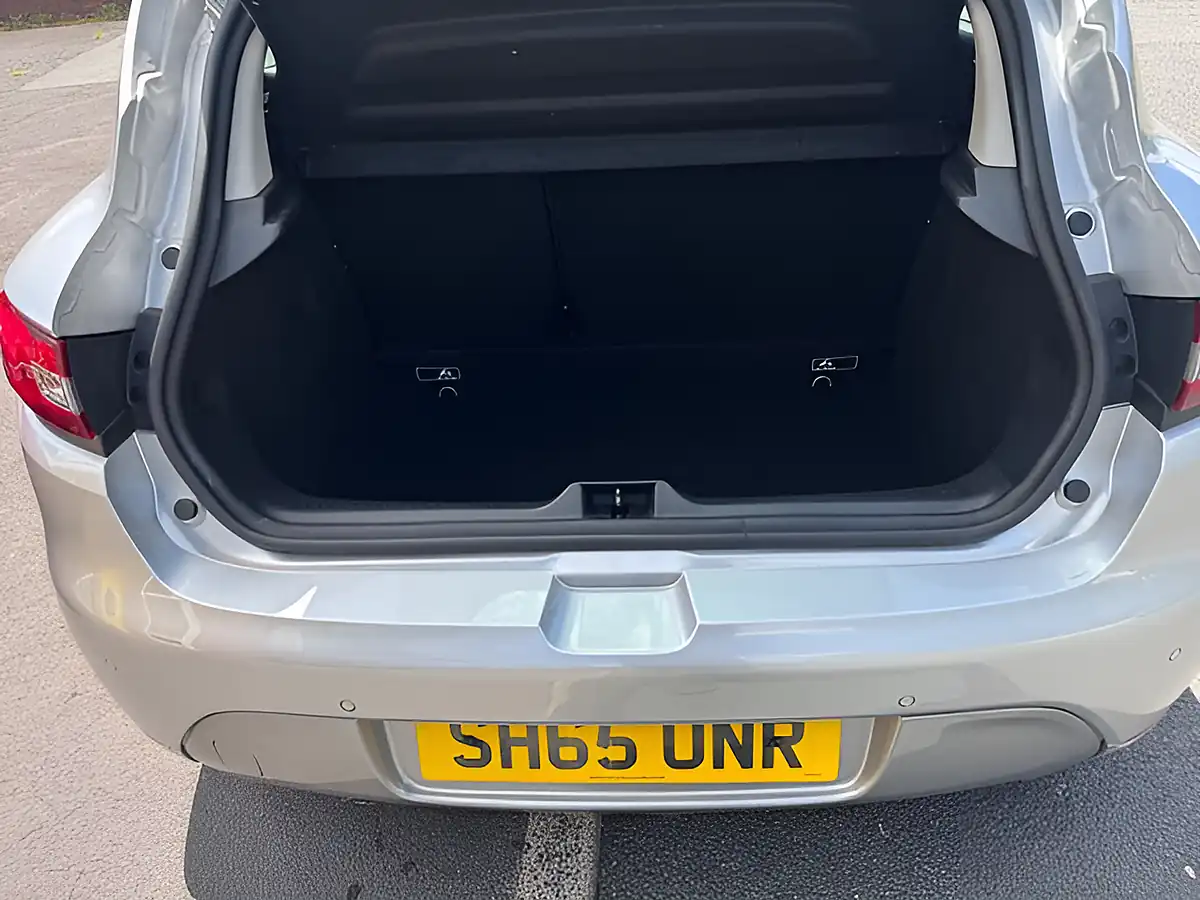 Used 2015 Renault Clio Dynamique S Medianav GT Line Pack Silver - Interior and Exterior details 14