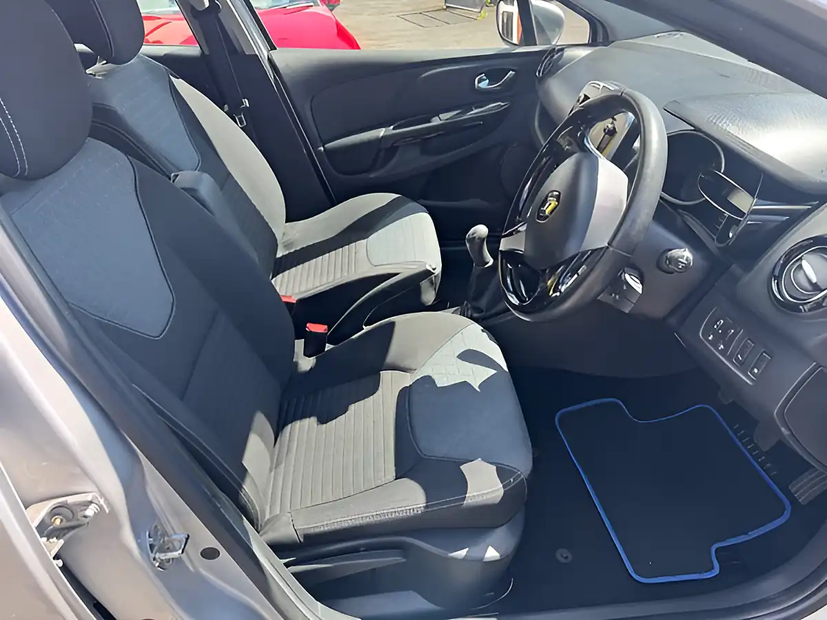 Used 2015 Renault Clio Dynamique S Medianav GT Line Pack Silver - Interior and Exterior details 15