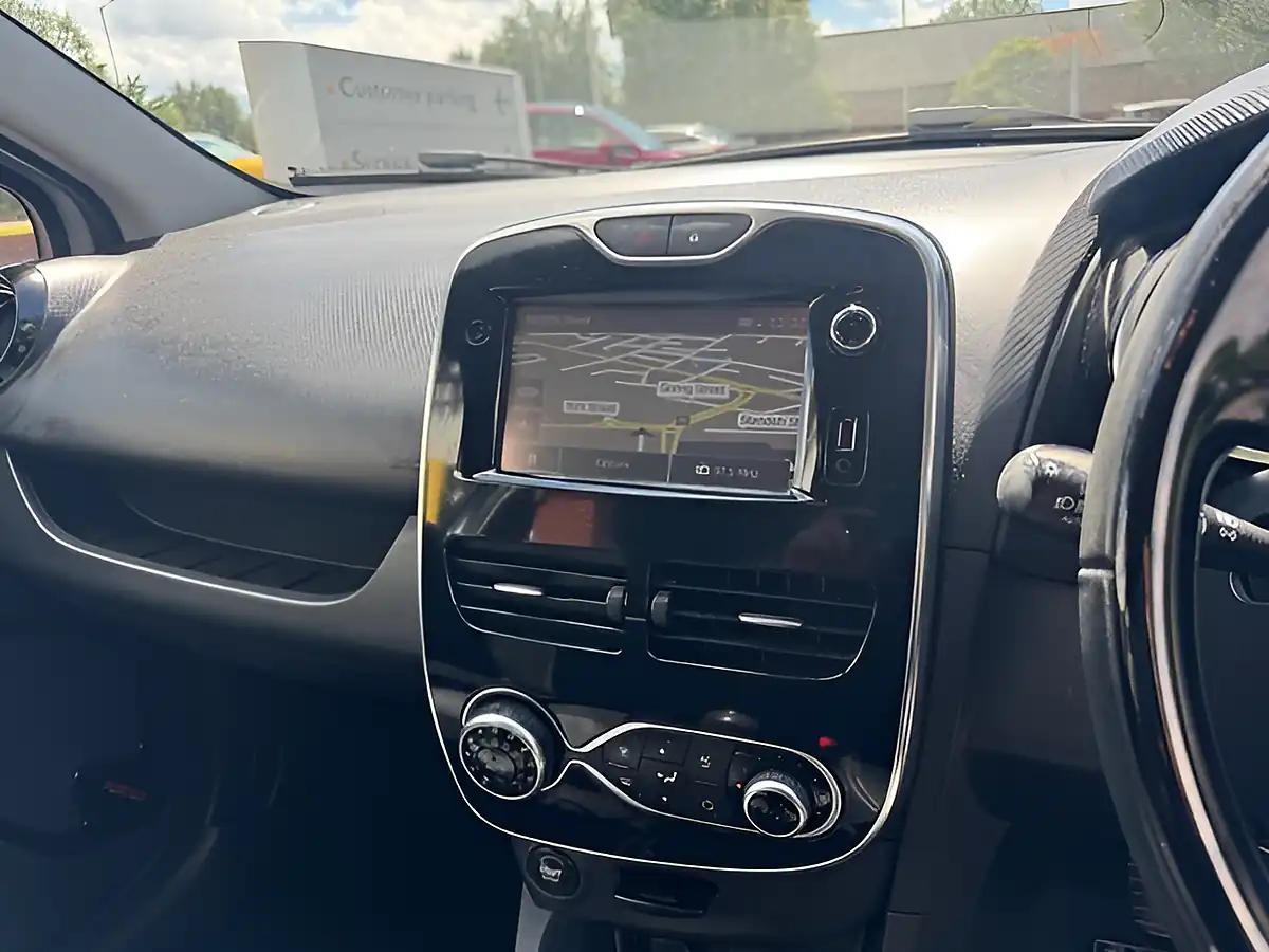 Used 2015 Renault Clio Dynamique S Medianav GT Line Pack Silver - Interior and Exterior details 16
