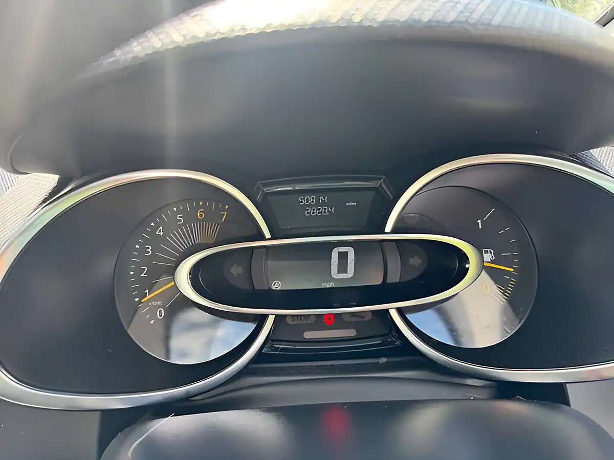 Used 2015 Renault Clio Dynamique S Medianav GT Line Pack Silver - Interior and Exterior details 17