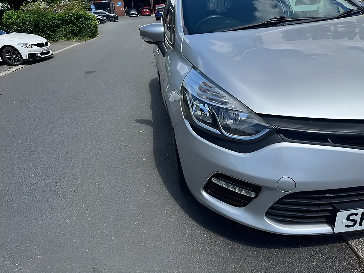 Used 2015 Renault Clio Dynamique S Medianav GT Line Pack Silver - Interior and Exterior details 8