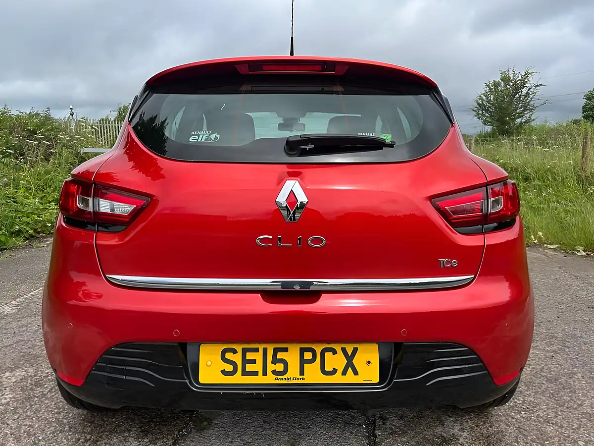 Used 2015 Renault Clio Dynamique S Medianav Red - Interior and Exterior details 10