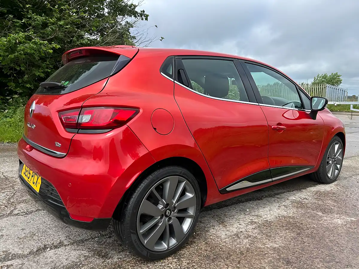 Used 2015 Renault Clio Dynamique S Medianav Red - Interior and Exterior details 11