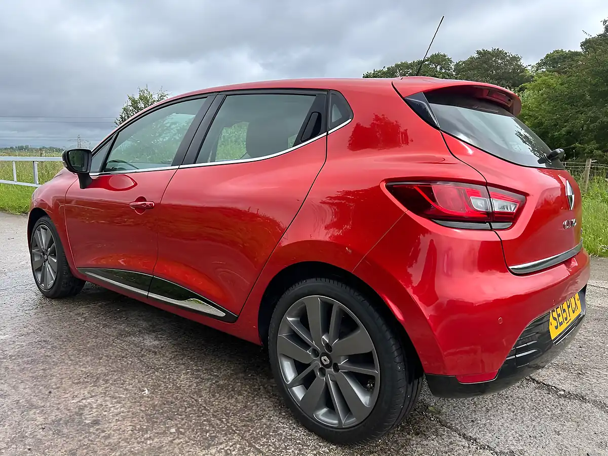 Used 2015 Renault Clio Dynamique S Medianav Red - Interior and Exterior details 12