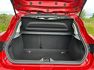 Used 2015 Renault Clio Dynamique S Medianav Red - Interior and Exterior details 13