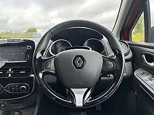 Used 2015 Renault Clio Dynamique S Medianav Red - Interior and Exterior details 15