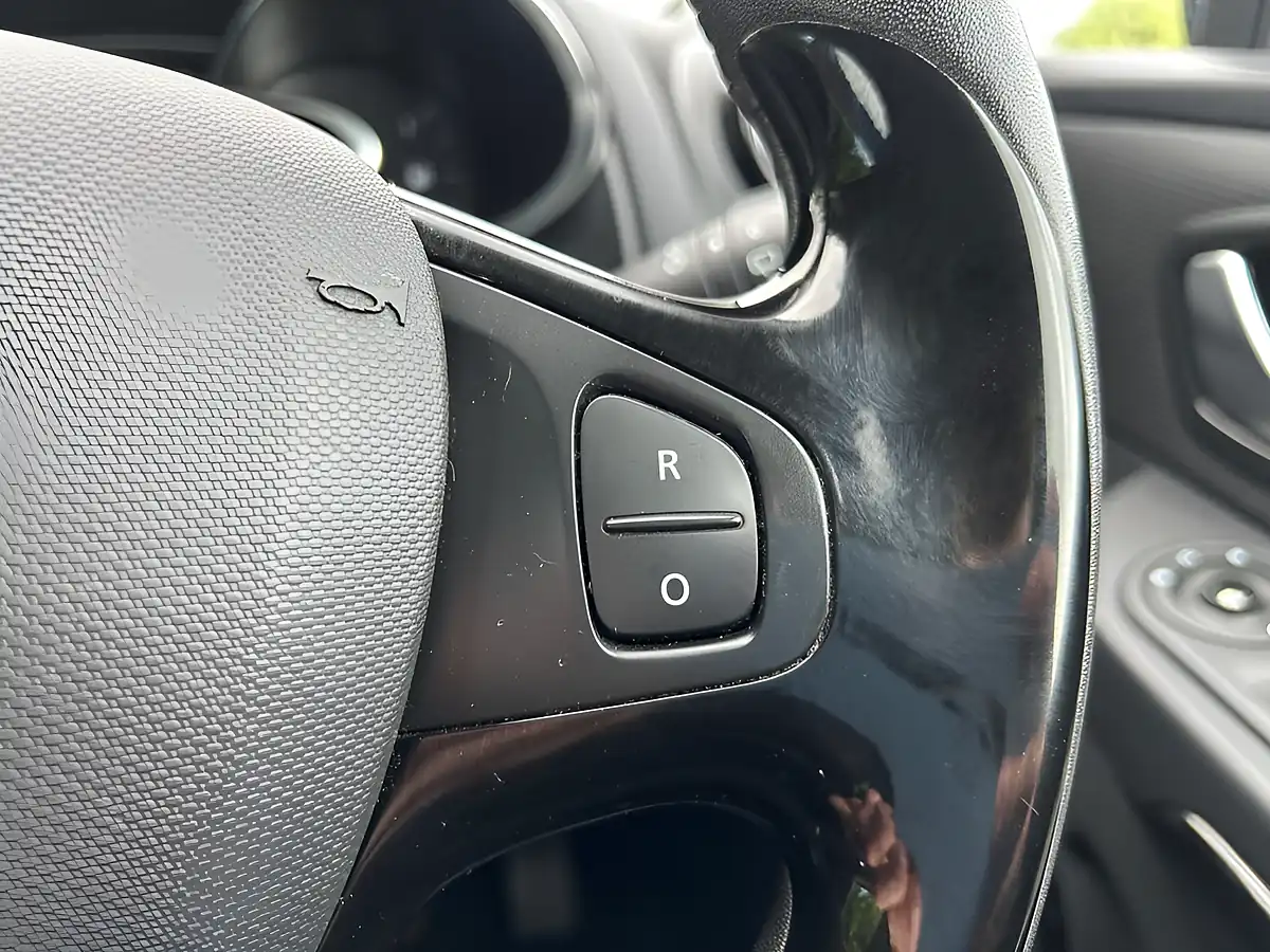 Used 2015 Renault Clio Dynamique S Medianav Red - Interior and Exterior details 17