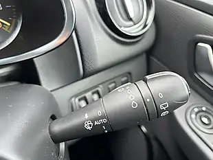 Used 2015 Renault Clio Dynamique S Medianav Red - Interior and Exterior details 18