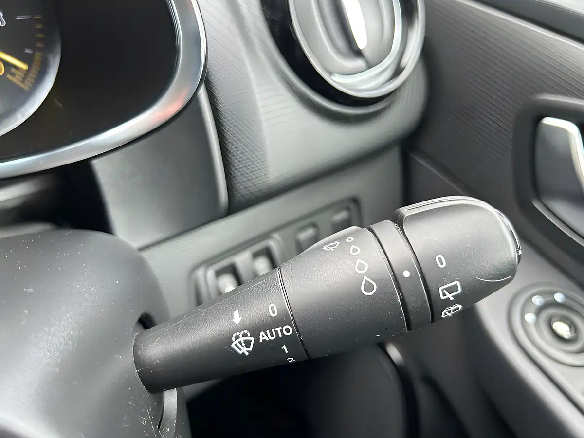Used 2015 Renault Clio Dynamique S Medianav Red - Interior and Exterior details 18