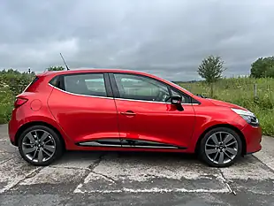Used 2015 Renault Clio Dynamique S Medianav Red - Interior and Exterior details 2