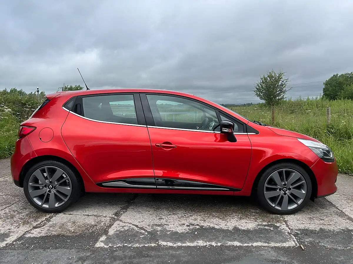 Used 2015 Renault Clio Dynamique S Medianav Red - Interior and Exterior details 2