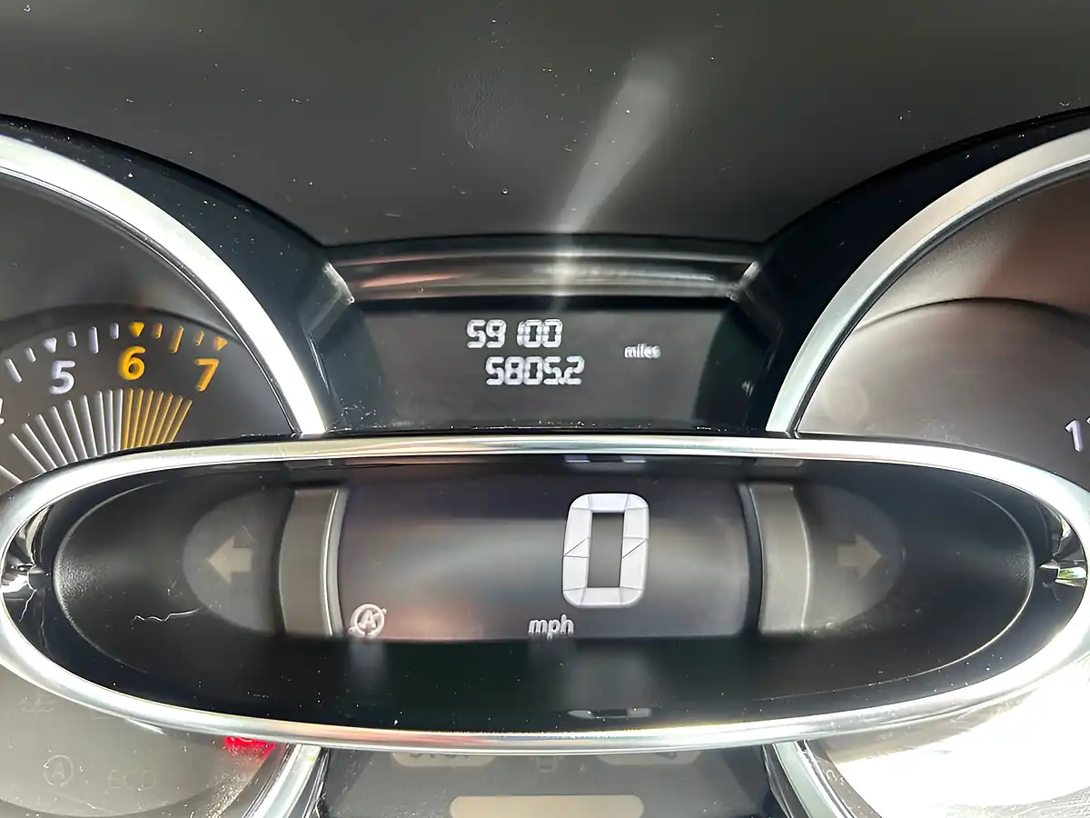 Used 2015 Renault Clio Dynamique S Medianav Red - Interior and Exterior details 20