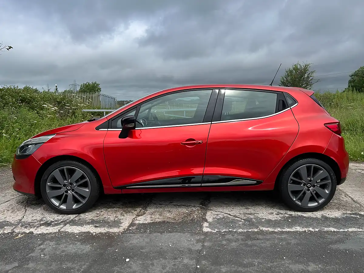 Used 2015 Renault Clio Dynamique S Medianav Red - Interior and Exterior details 5