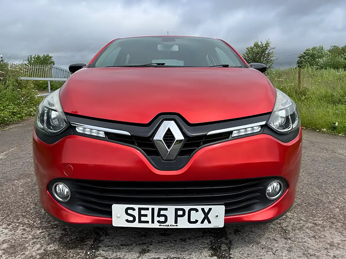 Used 2015 Renault Clio Dynamique S Medianav Red - Interior and Exterior details 7