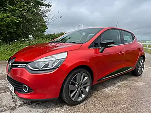 Used 2015 Renault Clio Dynamique S Medianav Red - Interior and Exterior details 8