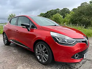 Used 2015 Renault Clio Dynamique S Medianav Red - Interior and Exterior details 9