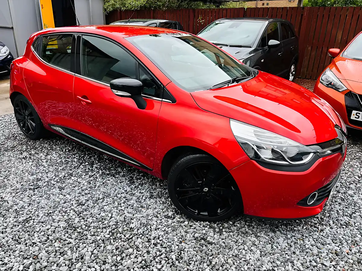 Used 2015 Renault Clio Dynamique S Medianav Red - Front View