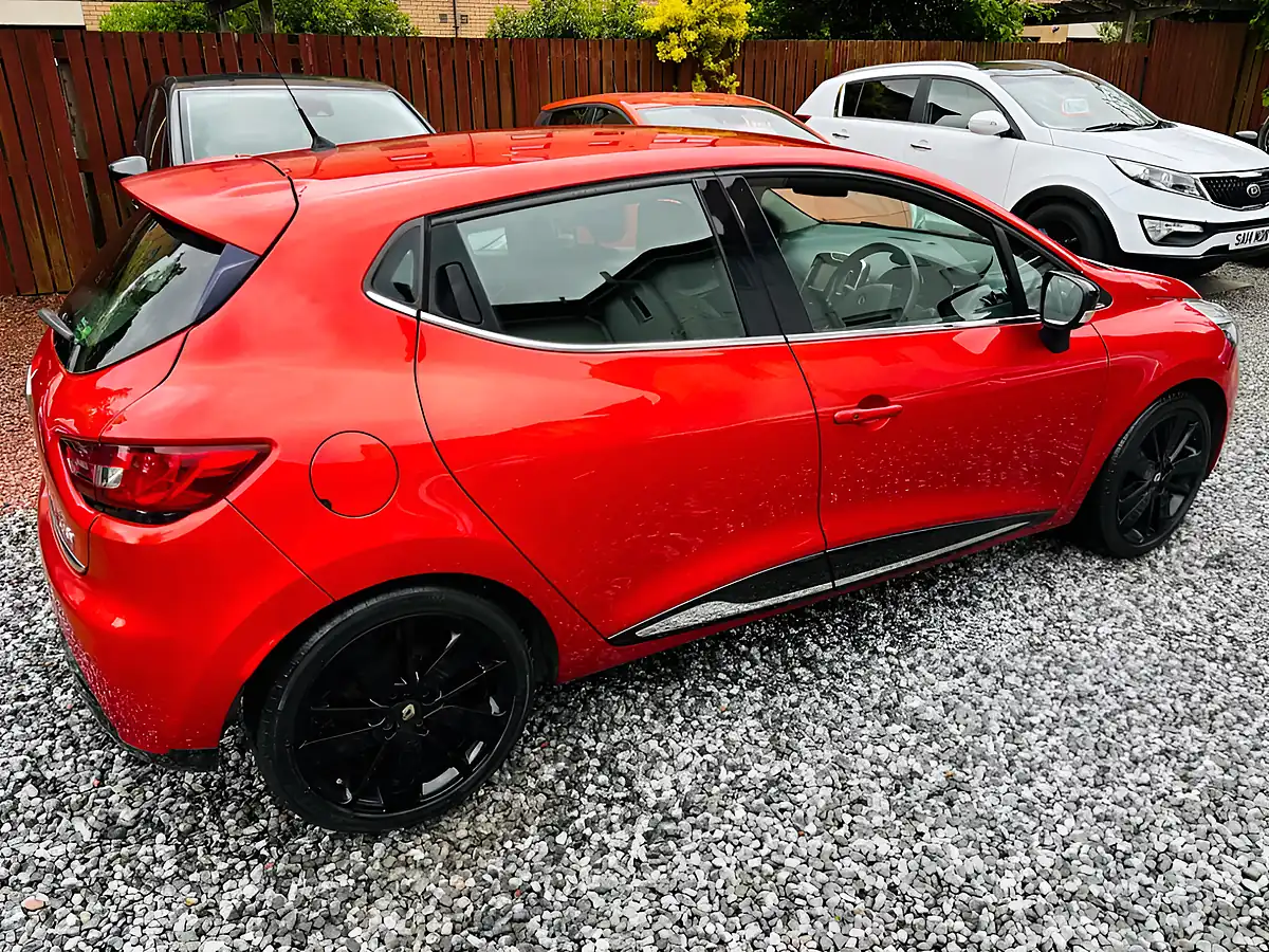 Used 2015 Renault Clio Dynamique S Medianav Red - Interior and Exterior details 10