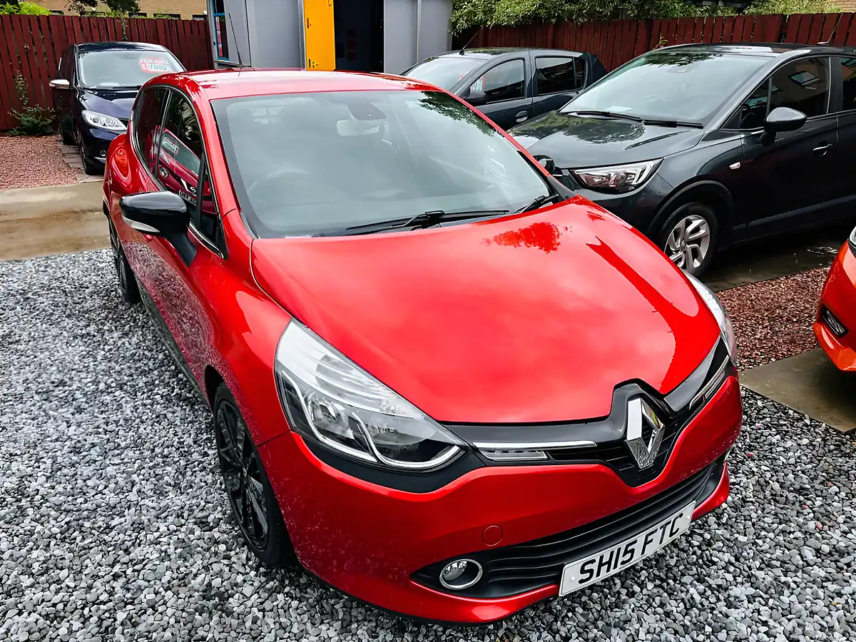 Used 2015 Renault Clio Dynamique S Medianav Red - Interior and Exterior details 12
