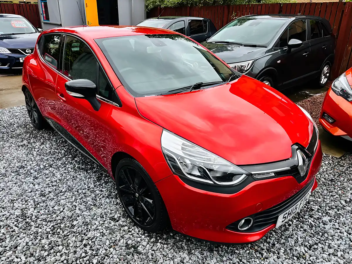 Used 2015 Renault Clio Dynamique S Medianav Red - Interior and Exterior details 13