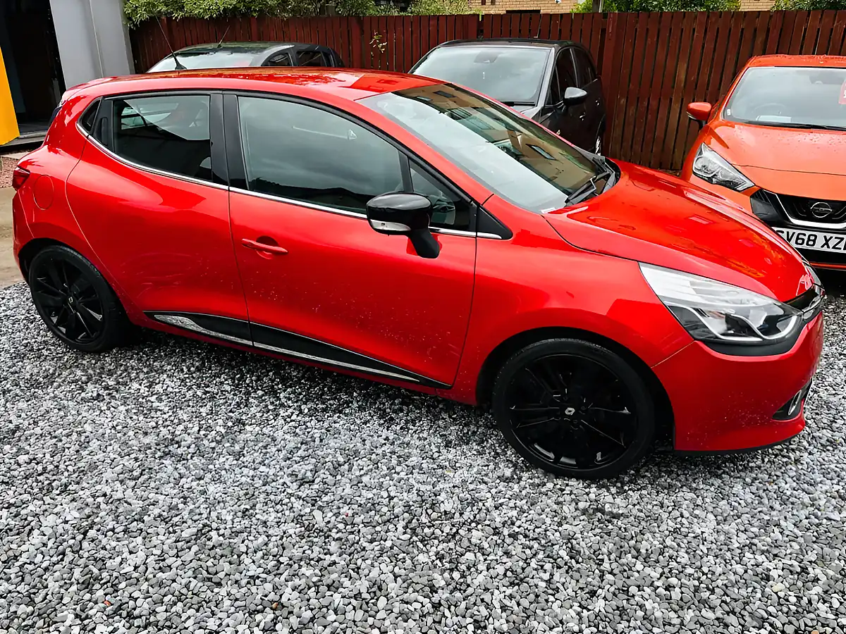 Used 2015 Renault Clio Dynamique S Medianav Red - Interior and Exterior details 14