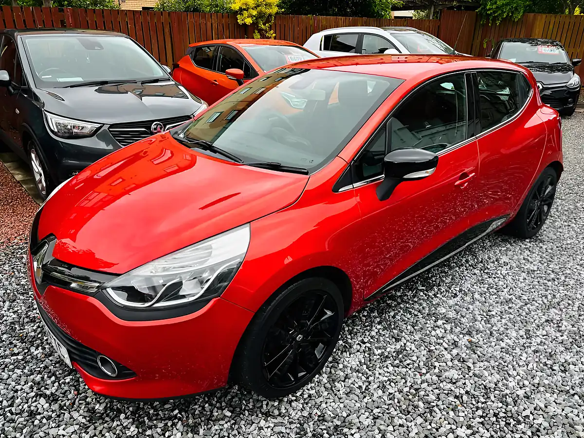Used 2015 Renault Clio Dynamique S Medianav Red - Interior and Exterior details 15