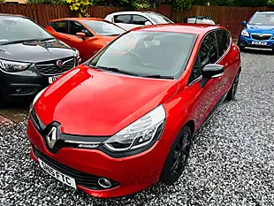 Used 2015 Renault Clio Dynamique S Medianav Red - Interior and Exterior details 16
