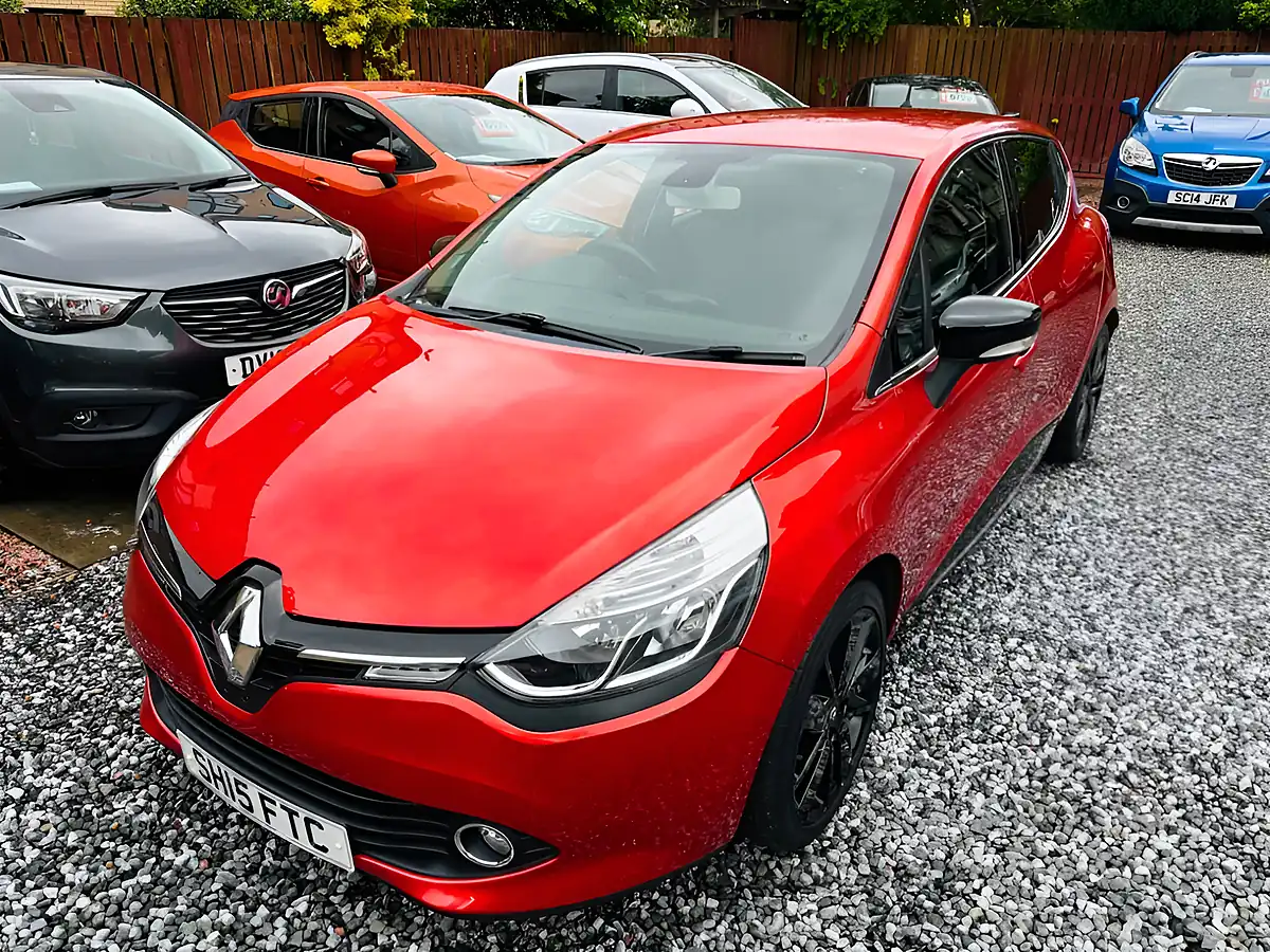 Used 2015 Renault Clio Dynamique S Medianav Red - Interior and Exterior details 16