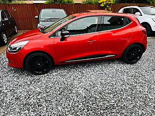 Used 2015 Renault Clio Dynamique S Medianav Red - Interior and Exterior details 20