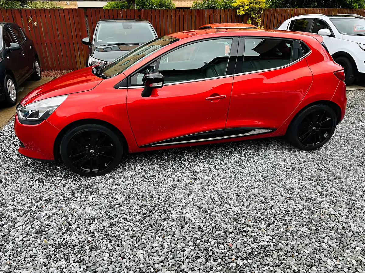 Used 2015 Renault Clio Dynamique S Medianav Red - Interior and Exterior details 20